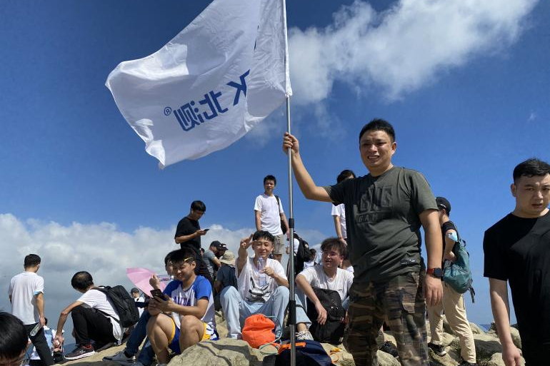 北測檢測汽車事業部成功登頂梧桐山